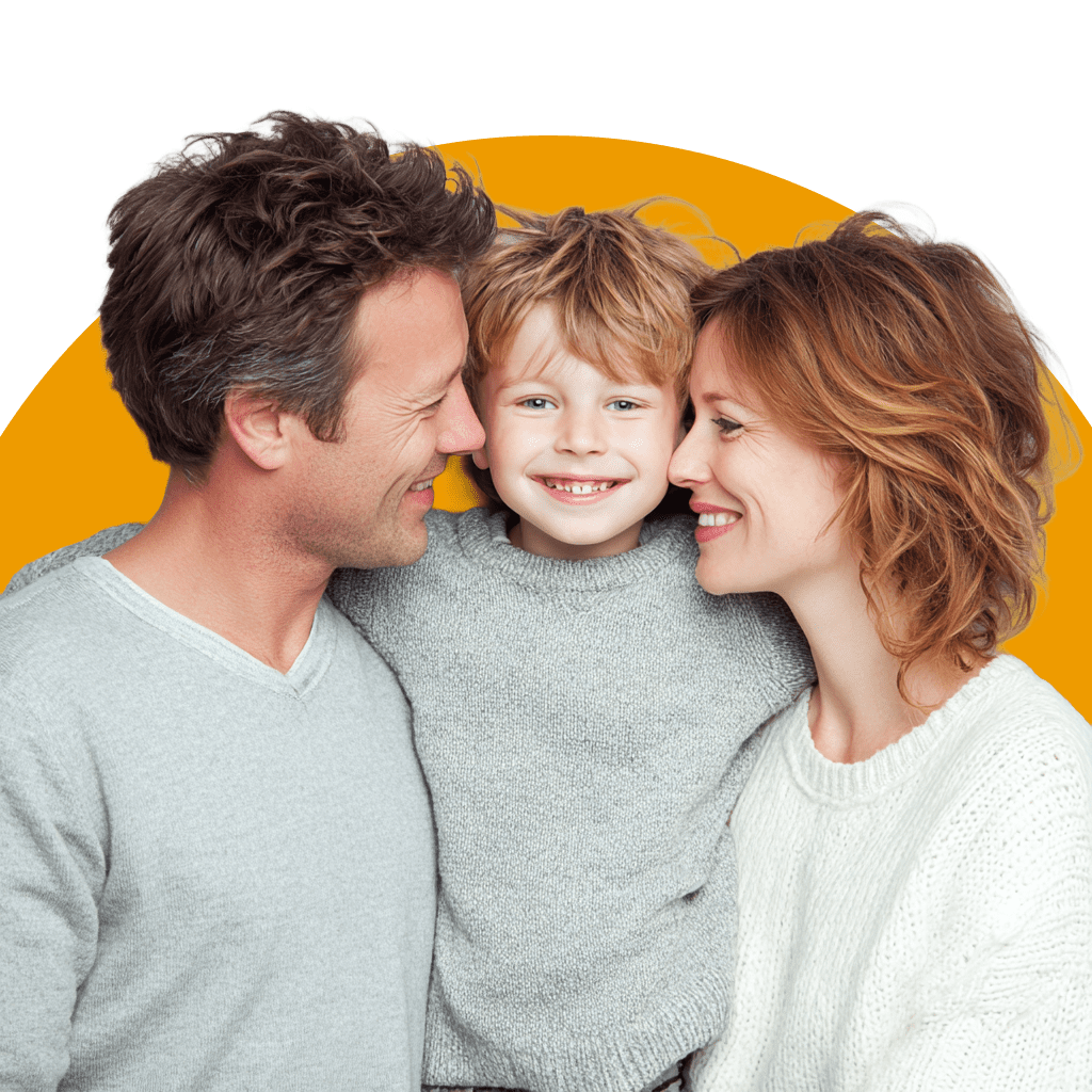 Glückliche Familie mit Kind – ADHS-Unterstützung für Eltern